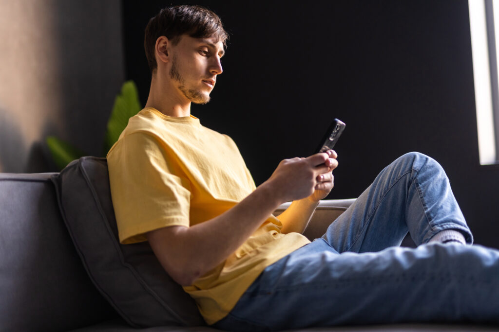 Gokverslaving onder jongvolwassenen vaak te laat herkend. Wat kun je doen als ouder of naaste bij (mogelijk) gokgedrag?